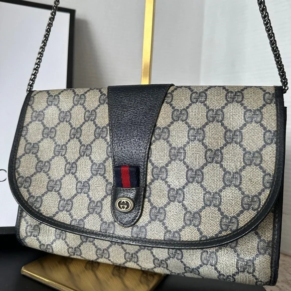 ✋🛑PRICE DROP ✋🛑Authentic Gucci Leather Clutch Crossbody/Shoulder Bag Gucci. - Picture 3 of 17